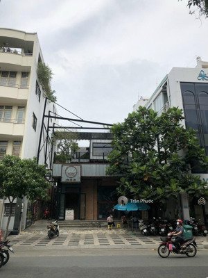 nhà mặt tiền lê lai quận 1 dt: 15x38 nở hậu - kết cấu: 1 trệt 1 lầu sân thượng sàn trống suốt