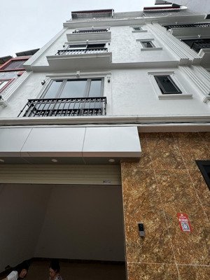 lô góc đẹp ngõ thông ô tô đỗ cửa
36m x 5 tầng thang máy hoàn thiện đẹp lê trọng tấn