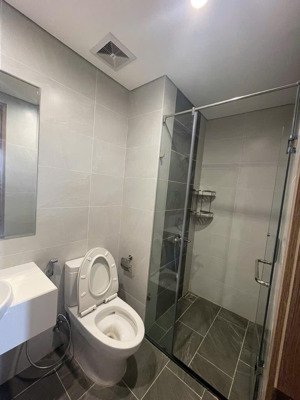 căn 2n2w toà s1.06 tầng trung đẹp. hướng tn, đồ cơ bản có bếp, sẵn sổ có htro vay. giá 4tỷ070 net