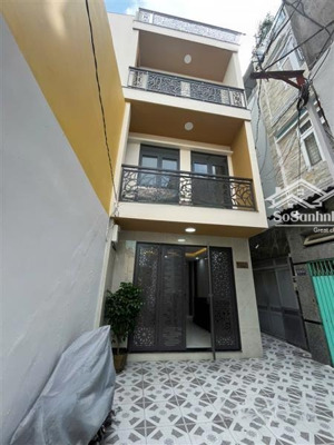 nhà xóm chiếu q 4. giá 8tỷ8. dt 88m2 4 x 18. nhà 4 tầng , gần nguyễn tất thành, tôn thất thuyết