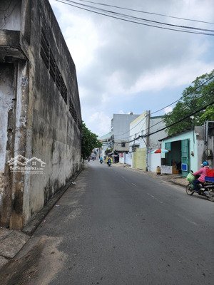 bán lô đất xây dựng cao tầng chức năng tmdv hoặc căn hộ dịch vụ , gần mọi tiện ích