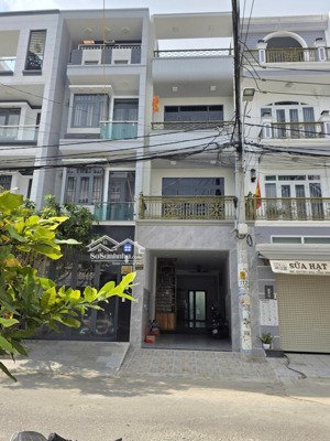 cho thuê nhà mới xây 1 trệt 3 lầu có sân thượng, đường 12m rộng trung tâm nhà bè