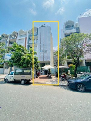 siêu phẩm mặt tiền cống quỳnh, p. pnl, quận 1 - dt 8 x 36m - hđt 150tr/th - xd h6t - giá 90 tỷ