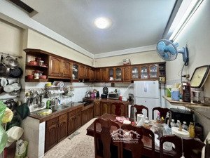 vị trí vàng - giá trị tăng cao - gần chợ bến thành - khu vip - chỉ 18,8tỷ - cho thuê 30tr/tháng.