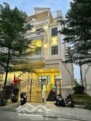 nhà cityland park hills hầm 4 lầu thang máy mặt tiền đường số 8