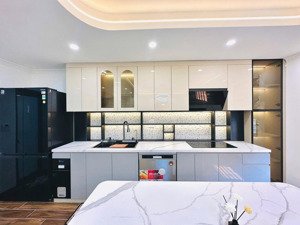 nhà đẹp hơn tranh - cực phẩm đống đa - ô tô đỗ cửa - nhà mới gần hồ - 30m ra phố - view royal city