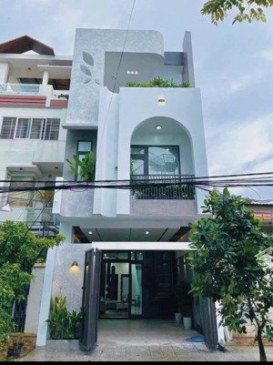 chính chủ bán nhà đường lê văn hưu - q1. đang cho thuê 29tr. gần bưu điện sài gòn