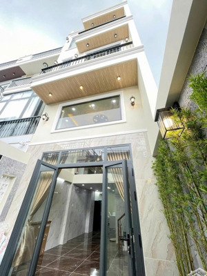 bán nhà hẻm 1 sẹc 554 phạm văn đồng, dt: 4x18m. trệt 4 lầu. 10pn, 10wc, thang máy. hẻm trước nhà 7m