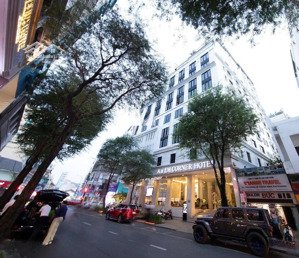 bán nhà mặt tiền ngay hai bà trưng, quận 1. dt: 21x17m, 1h 8 tầng 1727m2 sàn - 250 triệu/th 105 tỷ