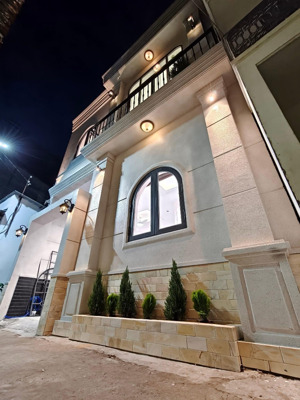 bán nhà lầu kiến trúc tây âu sang trọng full nội thất cách bờ kè hùng vương chỉ 50m nhà mới 100%