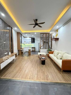phân lô xuân đỉnh, nội thất vip, 40m2 hơn 9 tỷ, gần ngoại giao đoàn, dân xây, ô tô, sát phố, hiếm