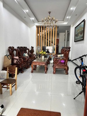 bán nhà 4 tầng full nội thất mặt tiền đường nguyễn hữu huân , cách biển 1km , giá 16 tỷ