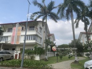 hàng hiếm căn góc 2 mặt thoáng, cây xanh khuân viên mát mẻ. 9x20 full thổ cư ecolake bd