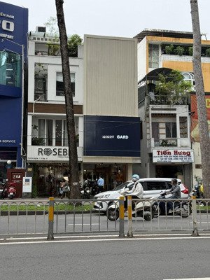 siêu khan hiếm-vị trí đắc địa góc 2 mt trần hưng đạo, quận 1, dt 4,5x21m, 3tầng, hđt 170tr, 48 tỷ