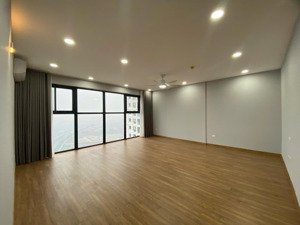 chị gái em bán căn iris 3pn 103m² nội thất nhập khẩu cực giữ gìn, bán gấp để chuyển xuống nhà đất.