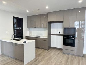 bán gấp căn hộ 3pn hướng đông nam, view hoa hậu toà c đẹp nhất tại masteri centre point sẵn sổ hồng