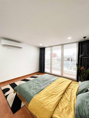 căn hộ 2pn với ban công siêu rộng, nội thất mới toanh tại phú nhuận, giáp bình thạnh, q1, q3,gò vấp