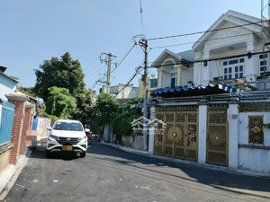 nhà nở hậu 54m2. ngang 4.8m. hẻm xe hơi thông, linh xuân, thủ đức. chưa qua đầu tư. giá 3.3 tỷ. tl