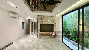 nhà đẹp kiến trúc châu âu ở ngay- 6 tầng thang máy-không gian hòa hợp thiên nhiên- nội thất tiền tỷ