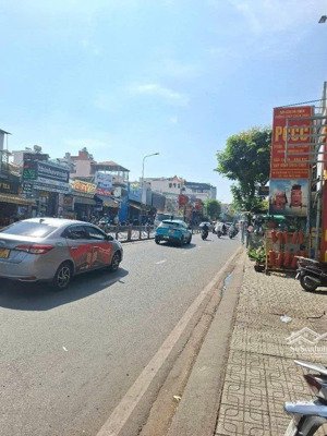 nhà lô góc 3 mặt tiền thoáng. nguyễn oanh - nhà mặt tiền đường kinh doanh sầm uất. - dt 60m2