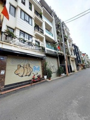 giá đầu tư mặt phố âu cơ 240m. mặt tiền 10m. thửa đất vuông vắn ,giá trị tăng cao dự án sông hồng