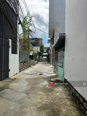 bán lô đất góc 2 mặt tiền có sẵn 4phòng trọ. dt: 64m2 giá 3ty450