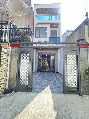 chính chủ cần bán nhà hoàn công, sổ hồng sang tên ngay hỗ trợ vay ngân hàng