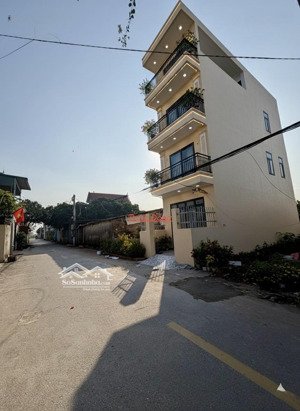 bán nhà 60m2 giá 5tỷ600 ngõ ô tô tránh nhau kinh doanh tốt , sổ đỏ chuẩn không quy hoạch không lỗi