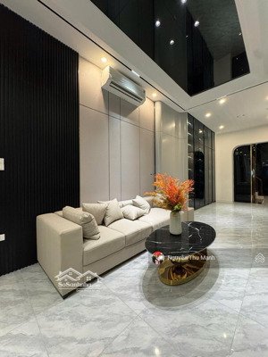 trung tâm thanh xuân- 6 tầng thang máy- oto đỗ cửa- 2 thoáng trước sau- nội thất tiền tỷ