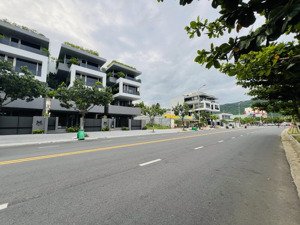 bán toà căn hộ mặt tiền võ nguyên giáp,dt khủng 306m2, ngang 12m, dòng tiền 150tr/th, có thang máy