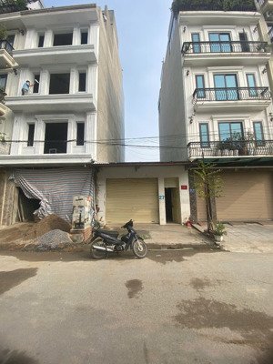 ~200 triệu/m2 | cầu diễn | tđc kiều mai | phân lô | vỉa hè | công viên trước nhà | gần ga tàu điện