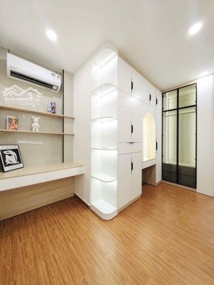 hẻm 284 lê văn sỹ nhà 4 tầng 6n - vị trí trung tâm - hẻm thông - sổ vuông đẹp - pháp lý chuẩn