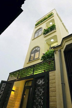 nhà xây mới- 4 tầng- tặng nội thất sịn- 4 phòng ngủ- đg phạm văn chiêu- rẻ - nhiều tiện ích gần nhà