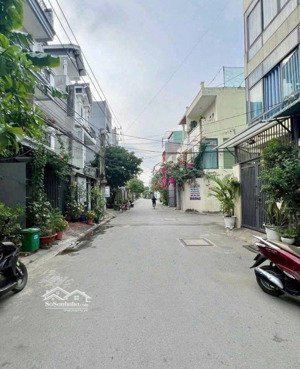 bán nhà 3 tầng - dt 52m2 - giáp quận 2 - mặt tiền hẻm 41 gò cát - q9 ở ngay chỉ nhỉnh 5 tỷ