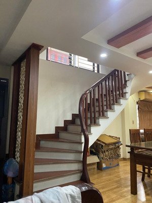 bán nhà riêng 5 tầng - dt40m2 - ô tô đỗ cửa - full nội thất - ngõ thông tứ phía - ở hoặc kd đều ok.