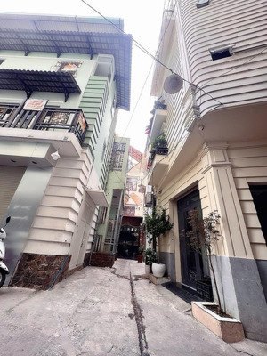 bán nhà 4 tầng phong cách biệt thự hxh đ.lê văn sỹ, quận 3- dt đẹp 6m*10m- chỉ cách 1 căn ra mt lớn