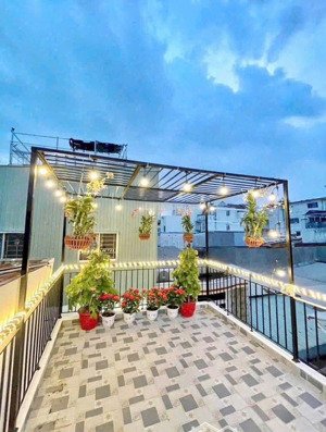 cần bán nhà sổ hồng riêng ở quận 7 full nội thất công chứng liền