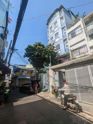 bán nhà hxh nguyễn cửu vân - dt to 164m - hđt 90tr/tháng - có penhouse - ngang 6m xd 7 tầng