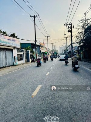 nhà 3 tầng - vị trí đắc địa - hiếm nhà bán - vòng xoay phú hữu - vành đai 2