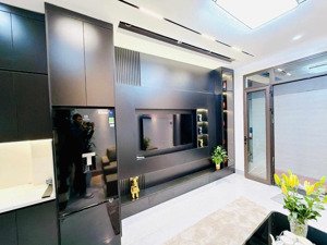 bán nhanh nhà dân xây ,phố thái thịnh ,khung cột chắc chắn,sổ nở hậu 40m,5t