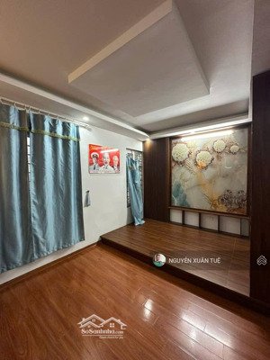 bán nhà kim giang,40m 5 tầng ngõ nông cách phố 30m , 4 ngủ.