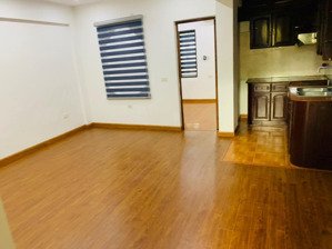 bán căn tập thể nghĩa tân dt 60m2 tầng 4 có 2 ngủ giá 3,75 tỷ