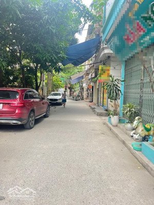 mảnh đất đẹp khu phân lô mỏ địa chất cổ nhuế ô tô chạy vòng quanh.