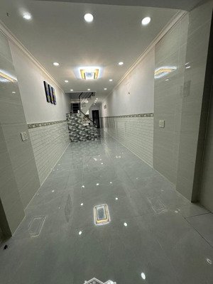 nhà 2 tầng 38m hẻm xe hơi đỗ cửa âu dương lân giá siêu mềm