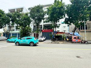 bán nhà mặt tiền đường 20m bình lợi , phường 13, bình thạnh, dt: 5m*22m, trệt, 2 lầu, sân thượng