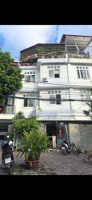 tôi cần bán nhà mặt phố- 60c gia quất- long biên- hà nội,32,2m,4 tầng,kinh doanh,vỉa hè 5m,11,9 tỷ