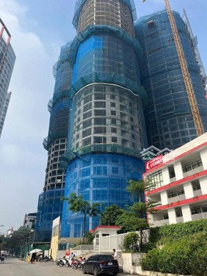 căn ngoại giao 2n rẻ hơn tt 15% trực tiếp từ chủ đầu tư, 82.6m2 tại dự án the queen 360 giải phóng