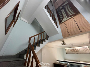 bán nhà 5 tầng mặt tiền đường huỳnh thúc khánh phường tân tiến nha trang