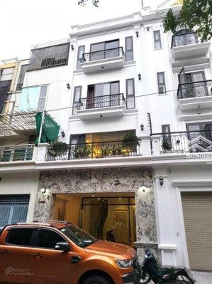 cho thuê nhà phân lô ô bàn cờ hoàng cầu - ô chợ dừa 55m2x5t nội thất, ôtô đỗ cửa làm vp, ở giá 23tr