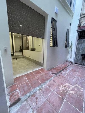 nhà mới thang máy 450kg full nội thất 40m ra ô tô